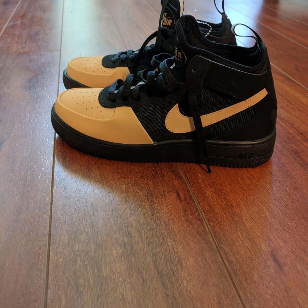 Nike shoes - Picture 3 of 4